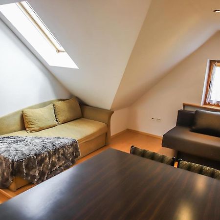 Lovely Apartment In City Center Of Jelenia Gora. Buitenkant foto