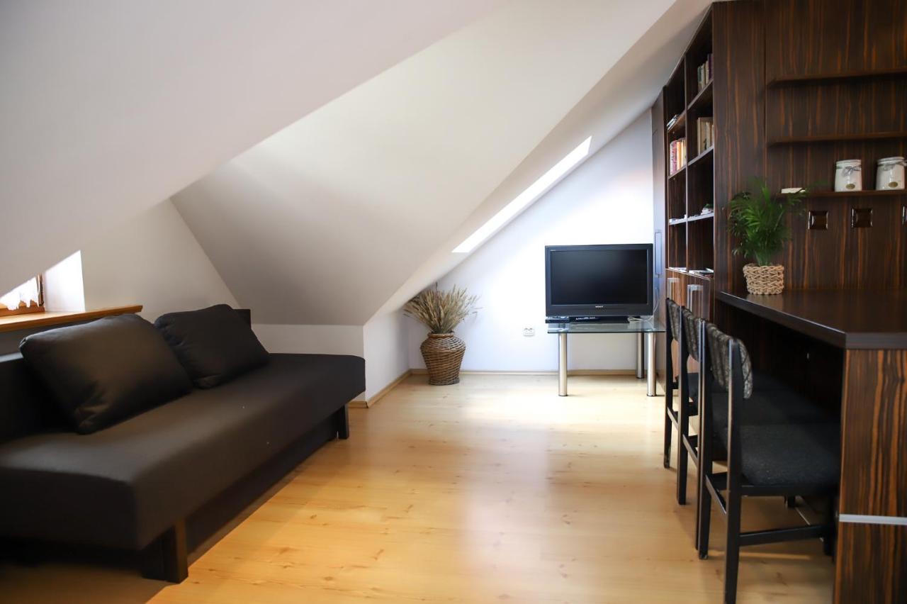 Lovely Apartment In City Center Of Jelenia Gora. Buitenkant foto