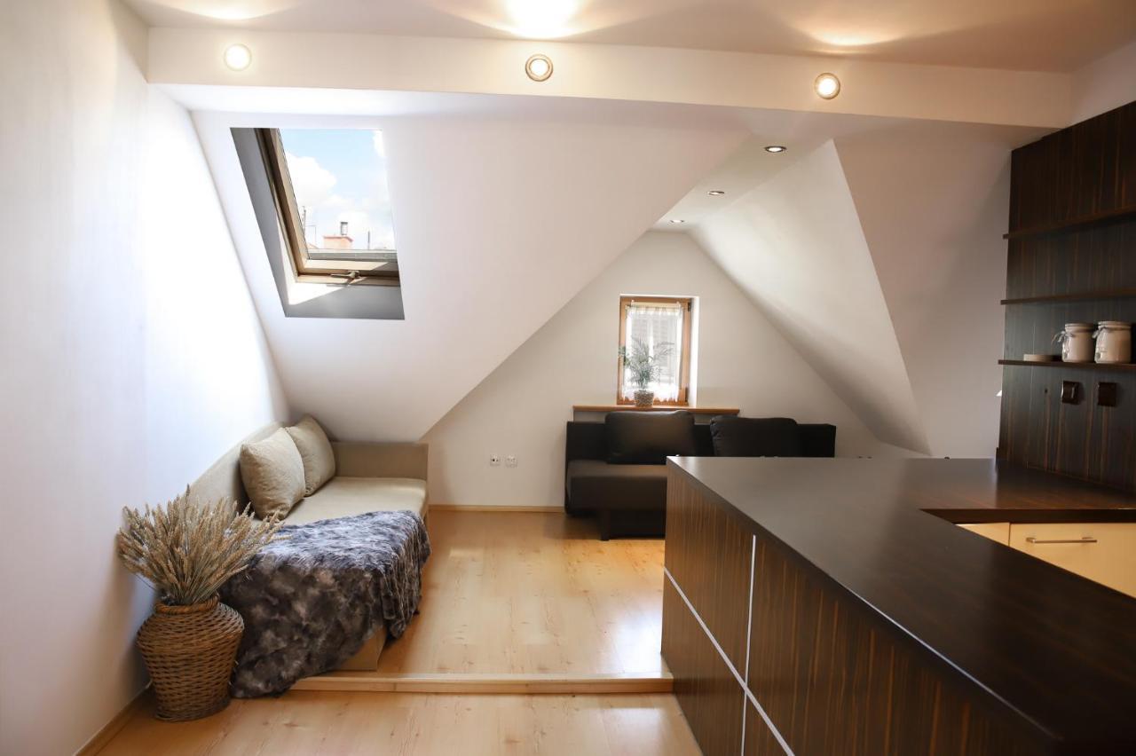 Lovely Apartment In City Center Of Jelenia Gora. Buitenkant foto